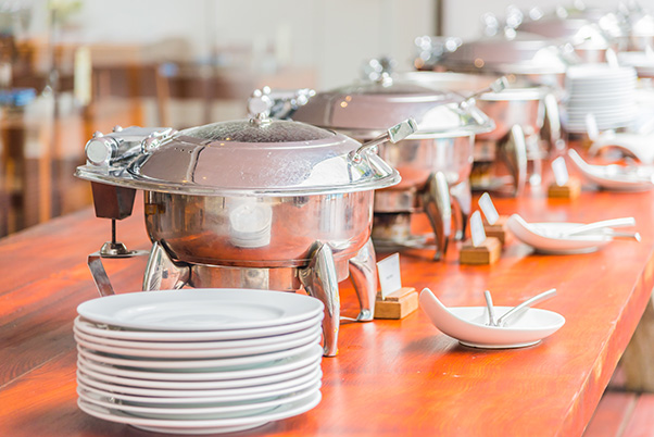 Nous fournissons des équipements de cuisine professionnelle fiables, durables et performants, adaptés aux besoins des restaurants, hôtels et services de restauration. Nos solutions incluent une large gamme d’équipements allant des appareils de cuisson aux unités de réfrigération, en passant par les postes de préparation et les accessoires spécialisés. Chaque équipement est sélectionné pour répondre aux exigences des environnements professionnels à forte intensité. Nous mettons l’accent sur la qualité, la sécurité et l’efficacité afin d’optimiser les performances en cuisine. Nos solutions permettent de réduire le temps de préparation, d’améliorer l’organisation du travail et d’augmenter la productivité globale. Nous assurons également l’installation et la maintenance des équipements pour garantir leur longévité et leur bon fonctionnement. Que vous soyez en phase de création ou de modernisation de votre cuisine, nous vous accompagnons avec des solutions adaptées à vos besoins spécifiques.